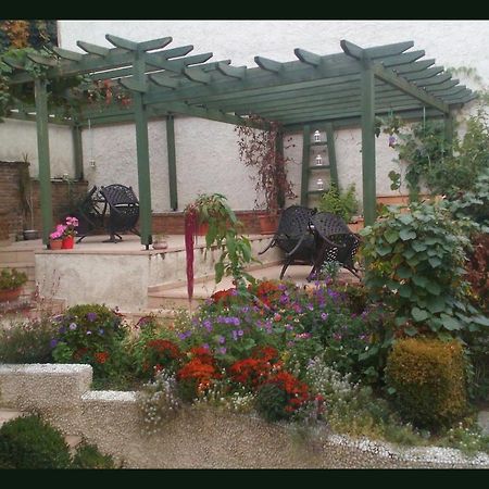 Room In A Neoclassical House - Ladybug Kastoria Esterno foto